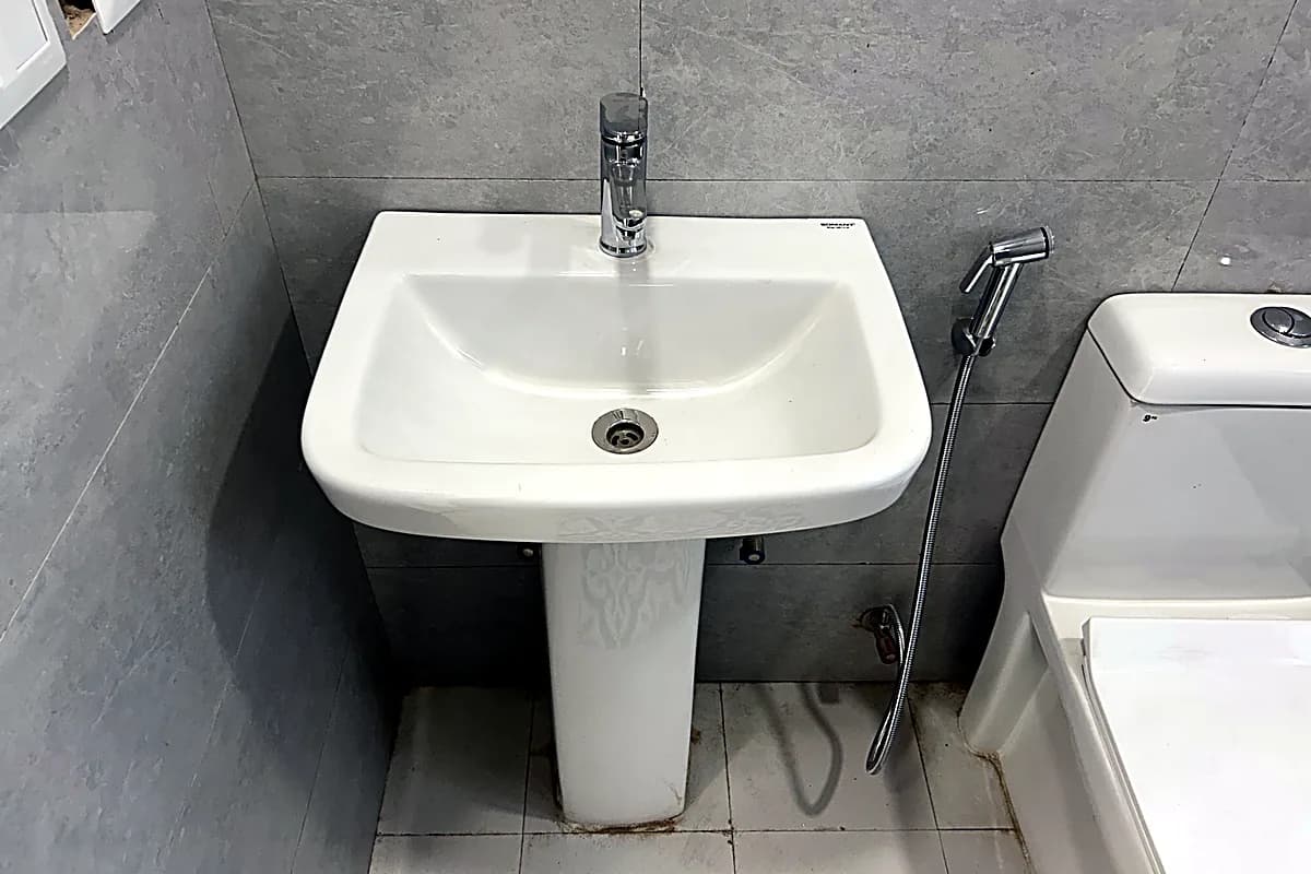 Professional bathroom deep cleaning result in Noida