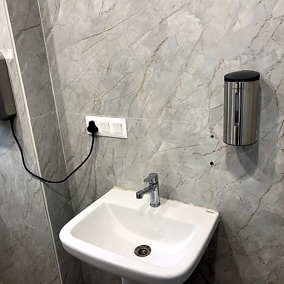 Commercial washroom sink cleaning - office cleaning Noida