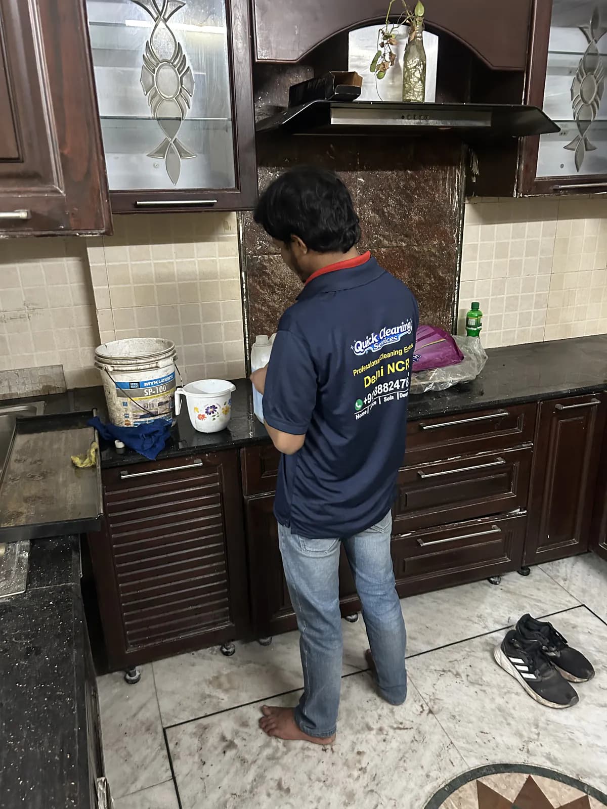 Kitchen cabinet cleaning in Delhi β grease and grime removal from cabinet surfaces