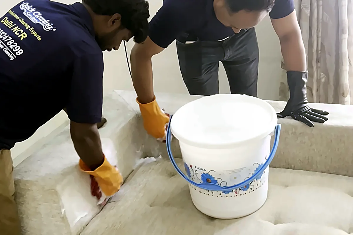 Professional sofa shampooing service in Noida